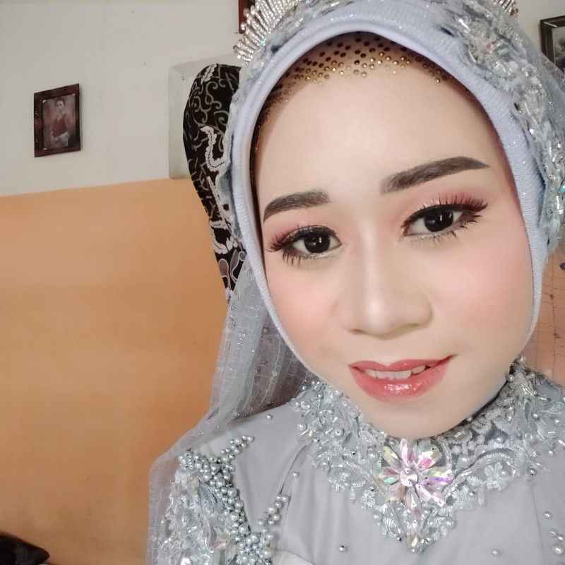 Yulia Ismawanti profile icon