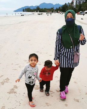 amyra azmi profile icon