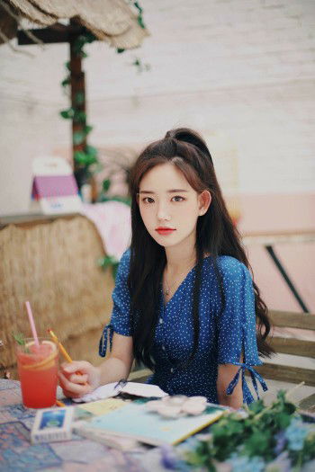 Alexandra Elizabeth Mary profile icon