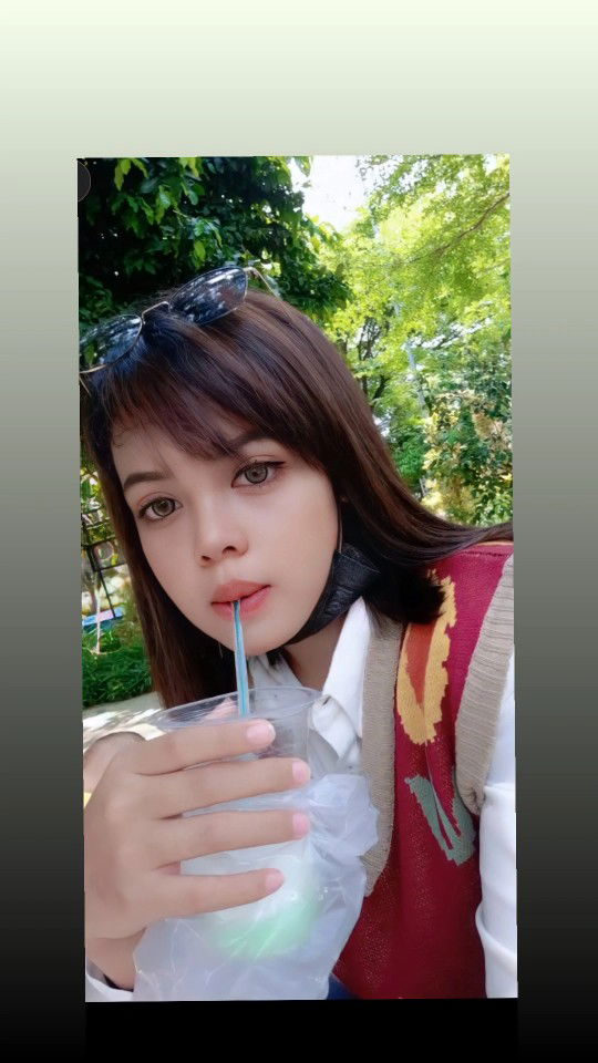 yulia refia profile icon