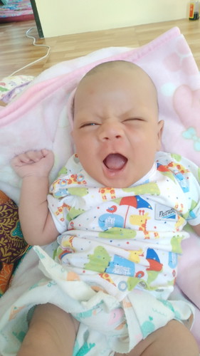 เด็กน้อย 29 วันล้ะครับ ขอดูรูปเพื่อนๆหน่อยครับ ผมชอบให้แม่คุยด้วยครับ