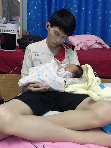 เมื่อพ่อกล่อมลูกนอน