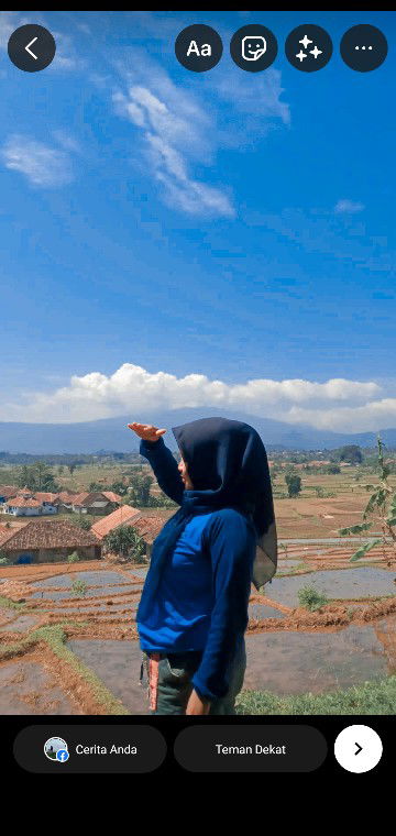 Helen Niasari profile icon