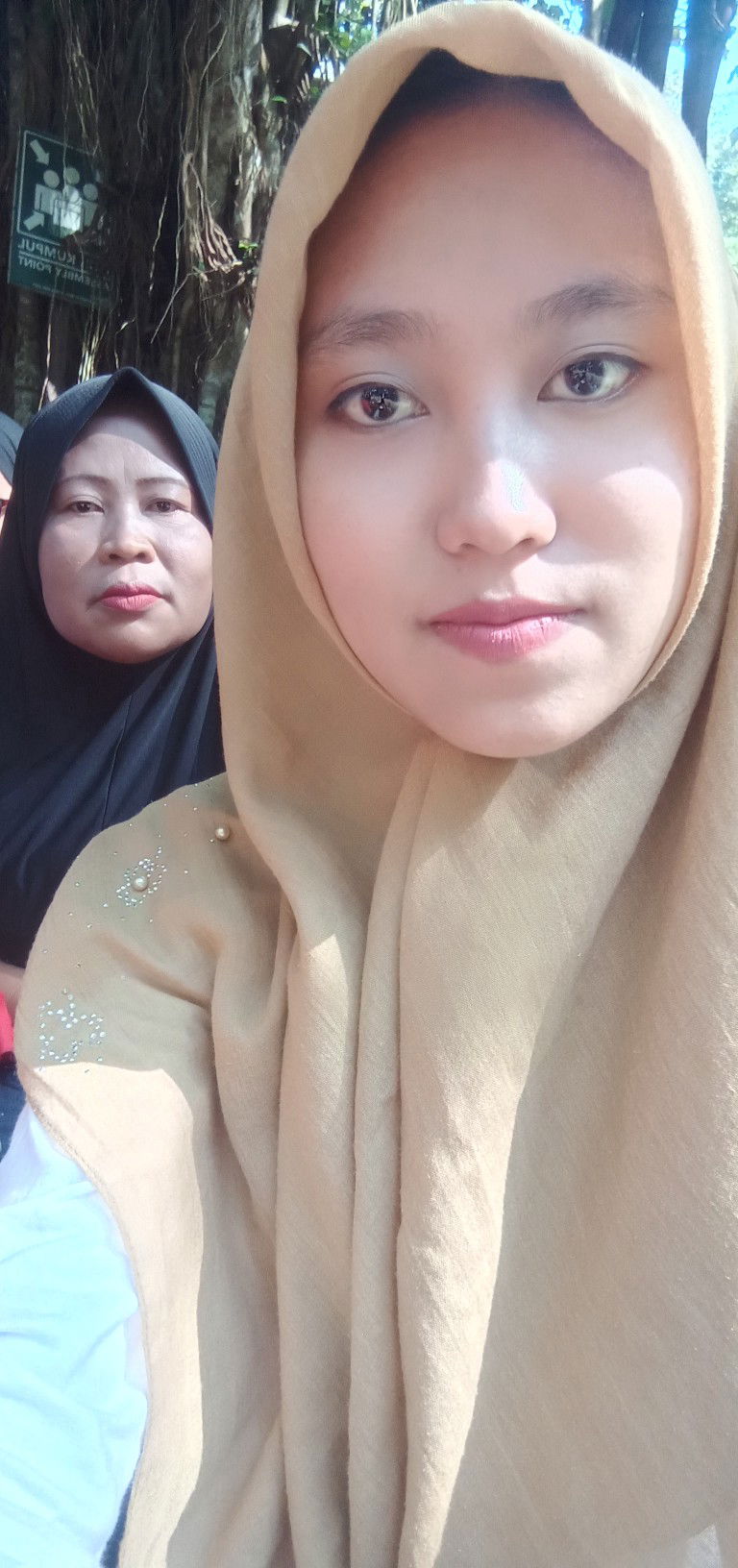 bunga larasati profile icon