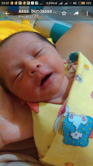 bayi merah muka dan badannya