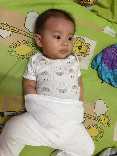 เด็กติดกอด