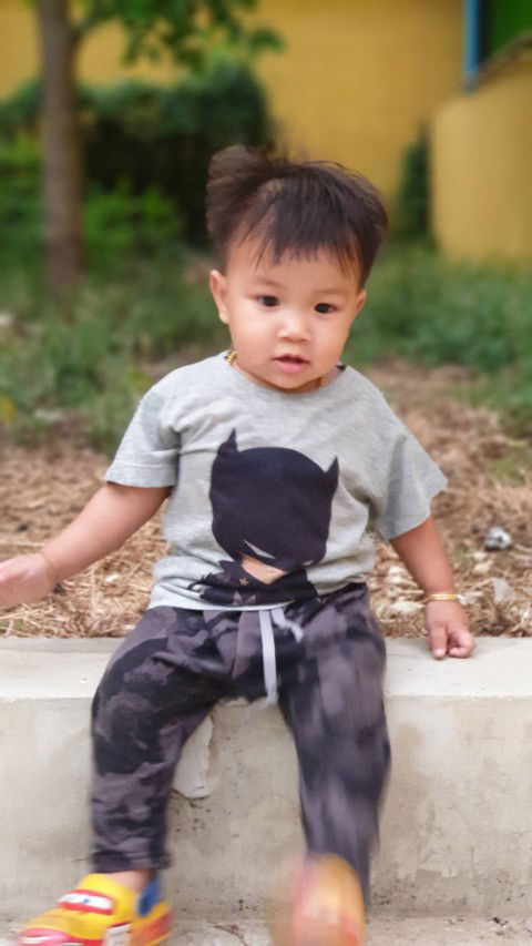 ลูกชาย ร้องกลั้น