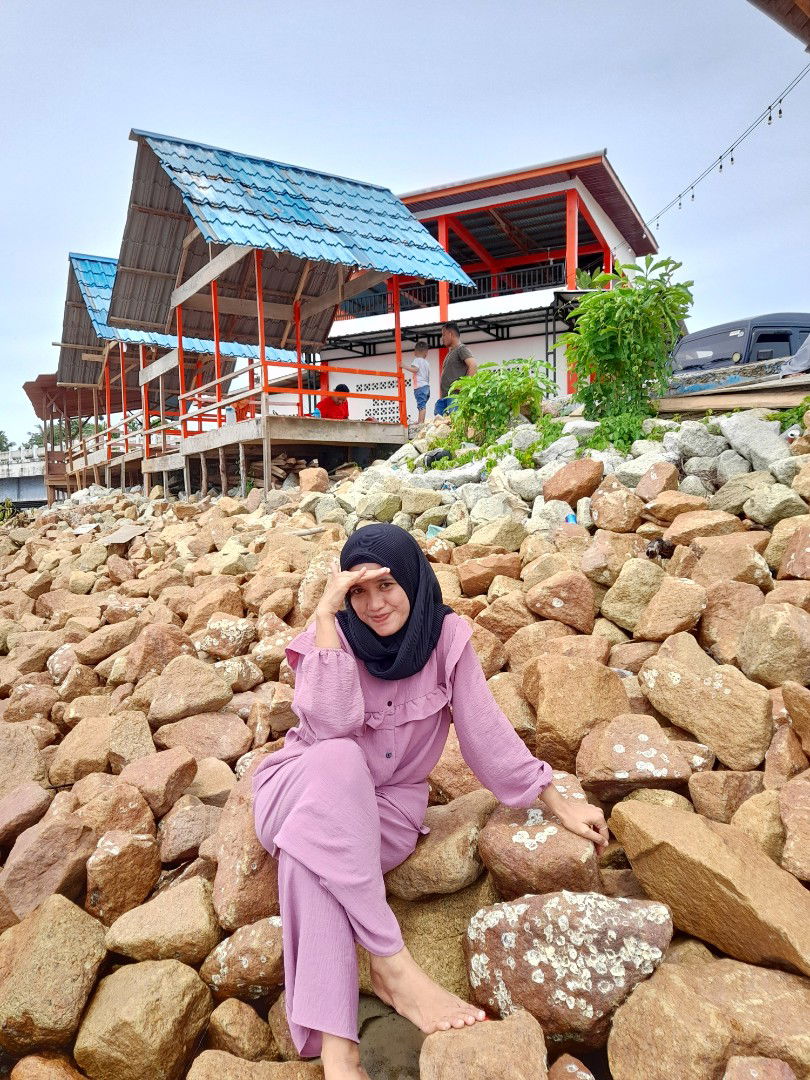 ade sri ayu profile icon