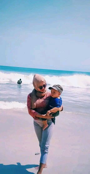 Tia Mutyara profile icon