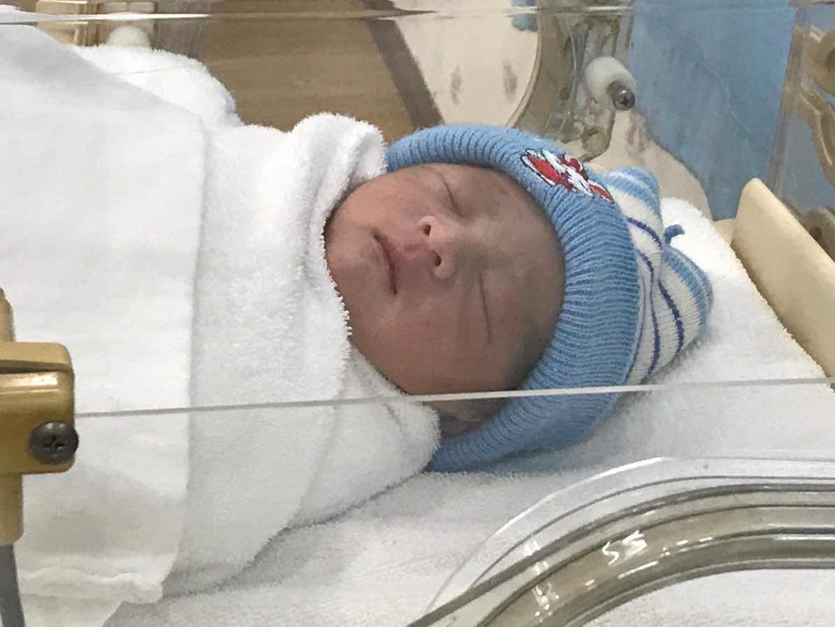 ชื่ออะไรดีน๊าคุณลูกชาย ??