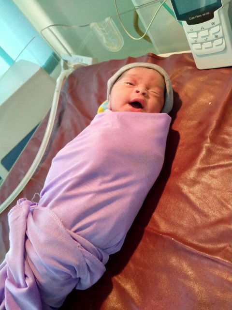 lahiran di 40weeks 2 hari full induksi