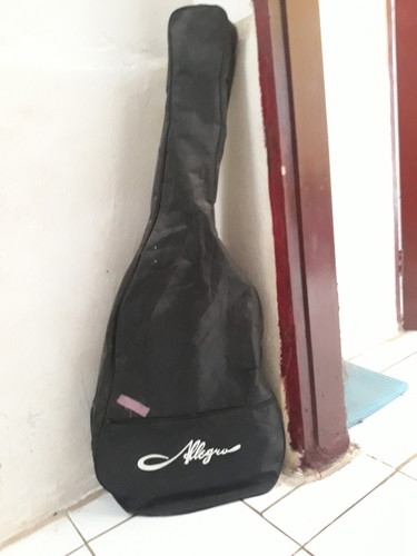 ingin main gitar...