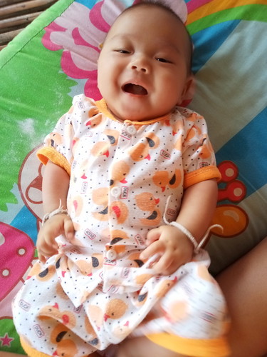 เด็กอารมณ์ดี ยิ้มหวานๆ