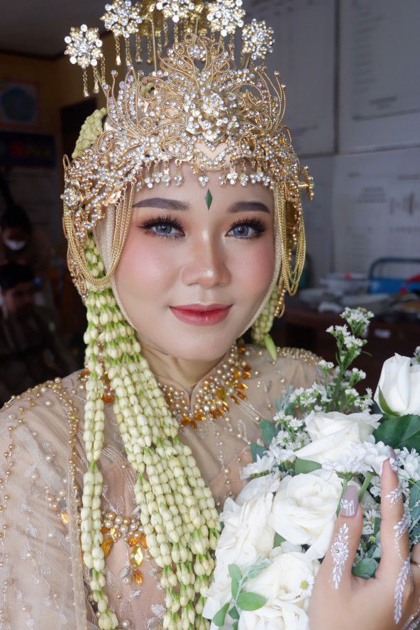 Heni Astuti profile icon