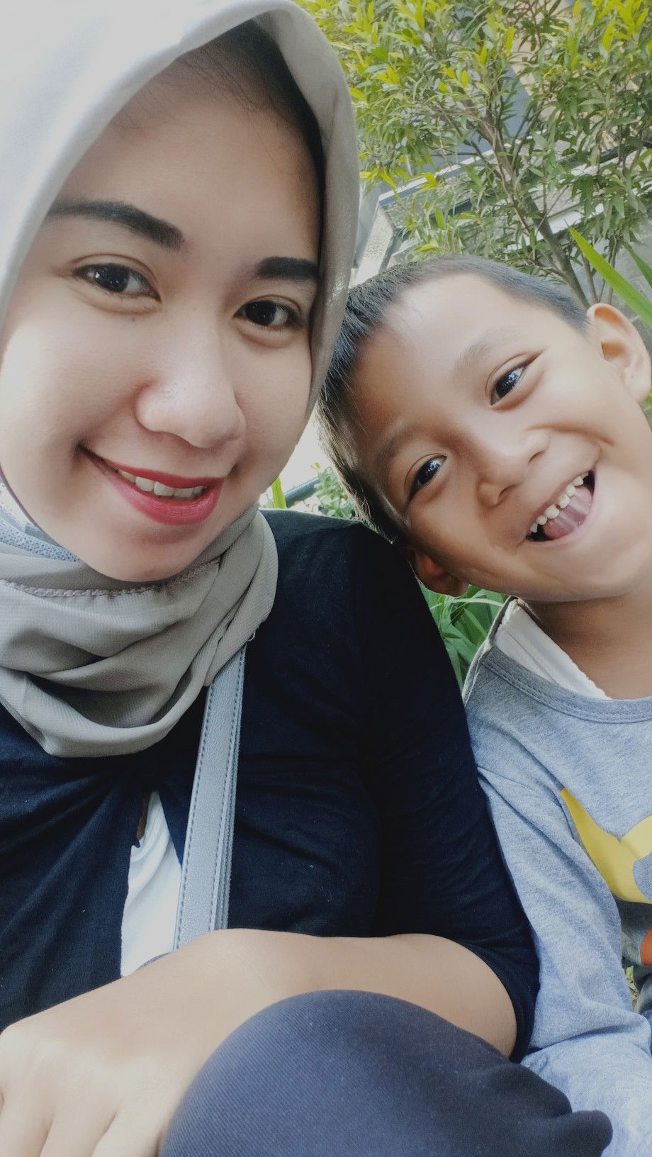 vina apriani profile icon