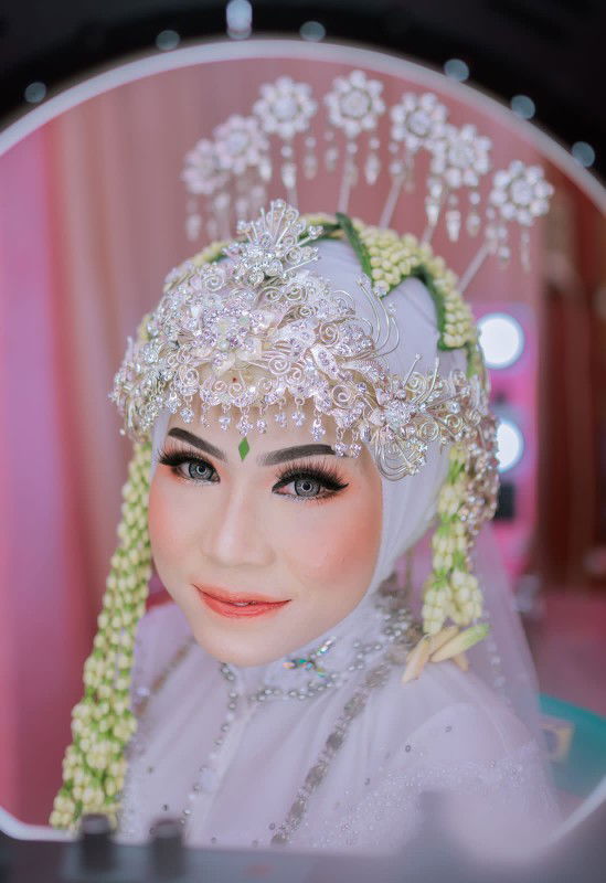 indah lestari profile icon