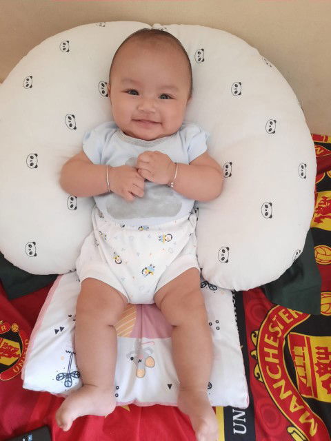 three yulia profile icon