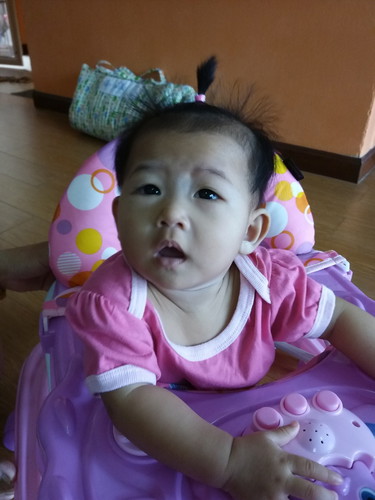 หัดนั่งรถถีบไปมาได้เเว้ว