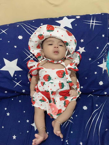 จับลูกสาวแต่งตัว