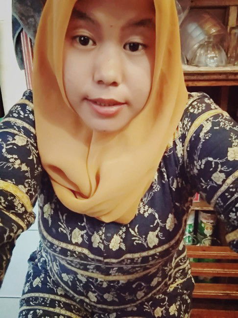 Rina sari profile icon