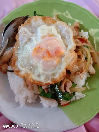 แม่หลังคลอดให้นม