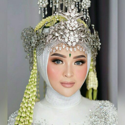 Dewi Dedeh R profile icon