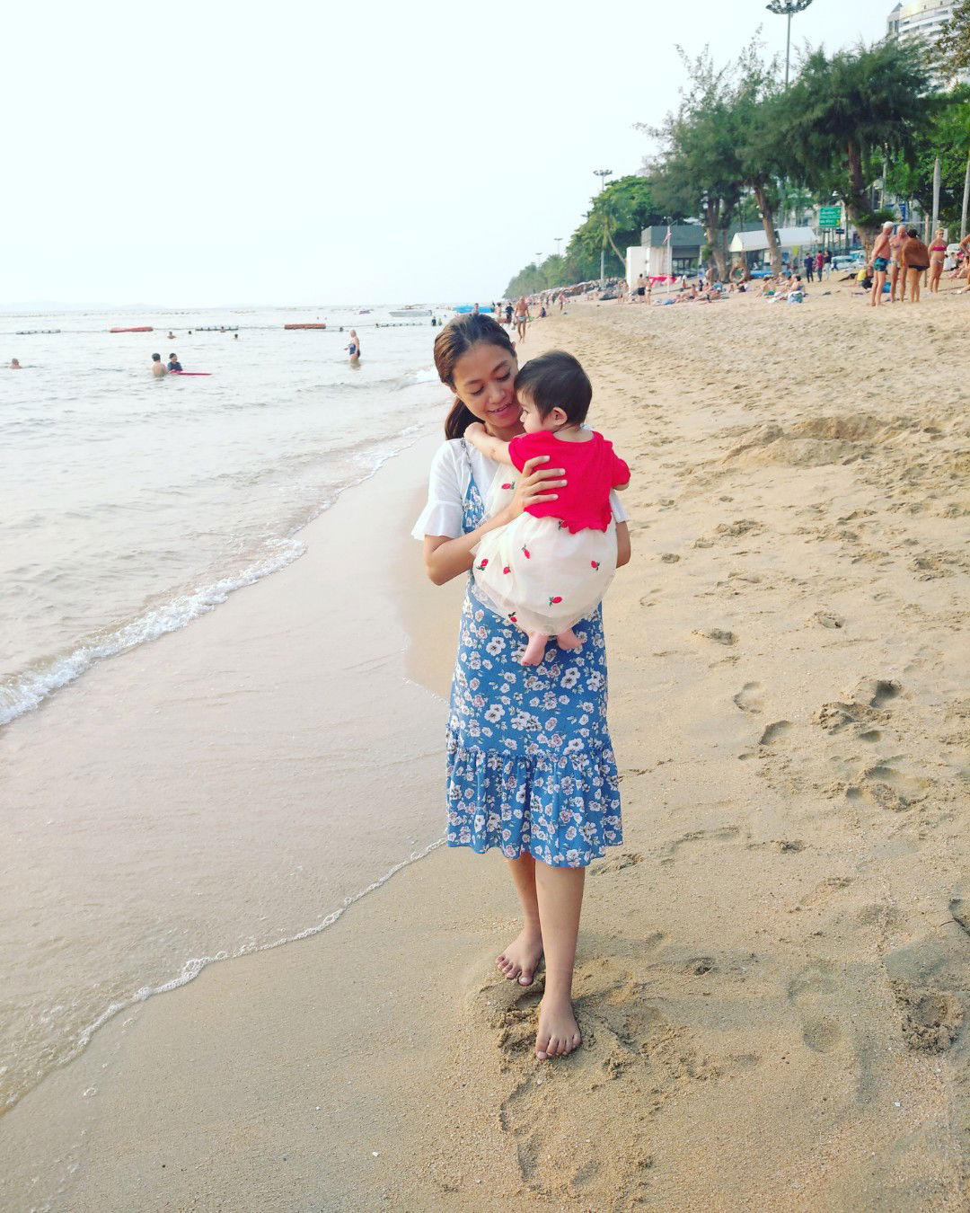 Bee Bee Sawaros profile icon