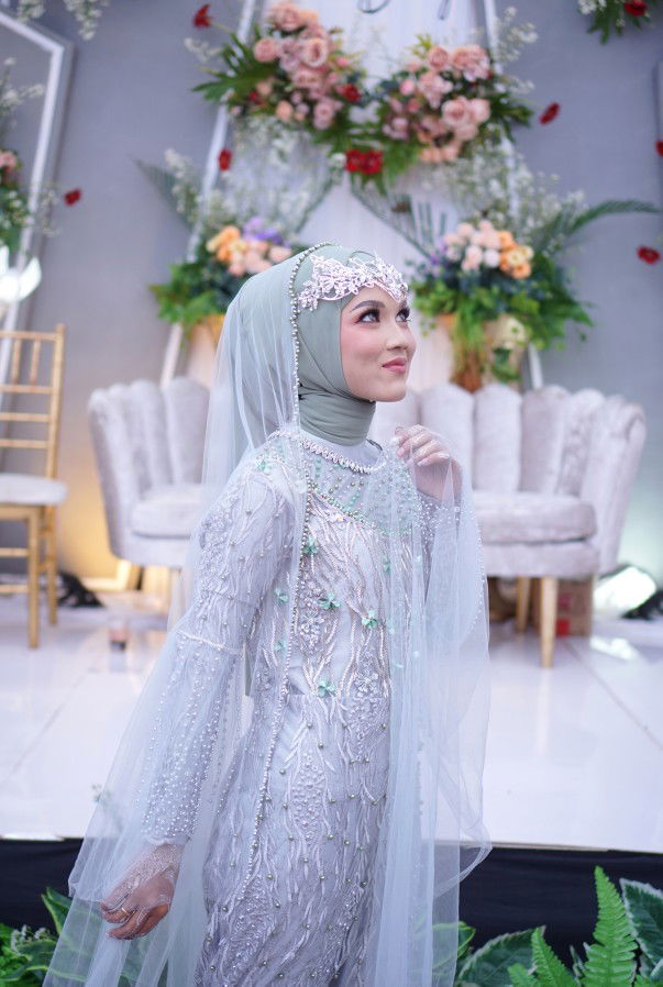 Ratna Sari profile icon