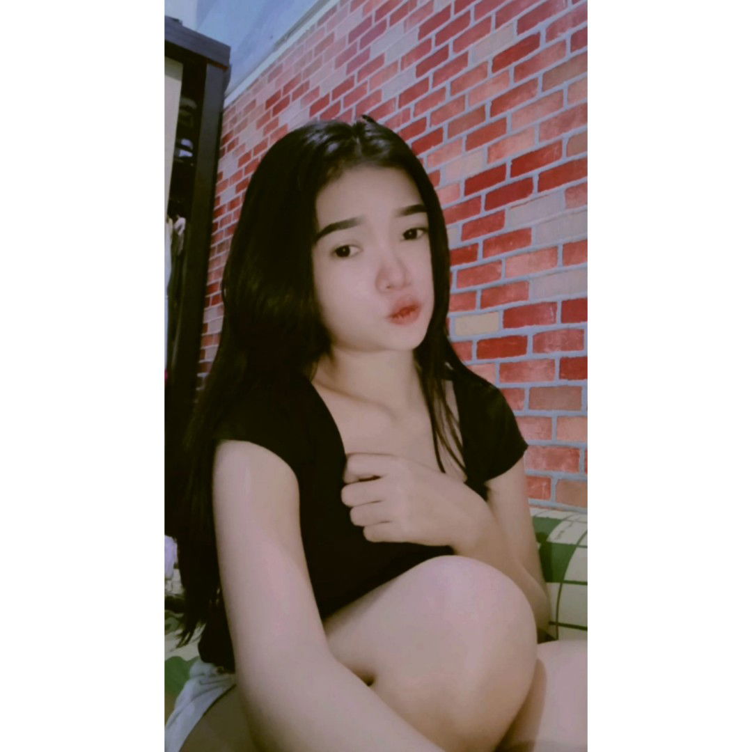 Listya Wulan S profile icon