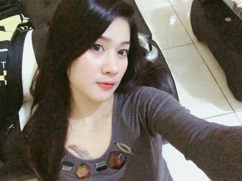 arini muzaici andriane profile icon