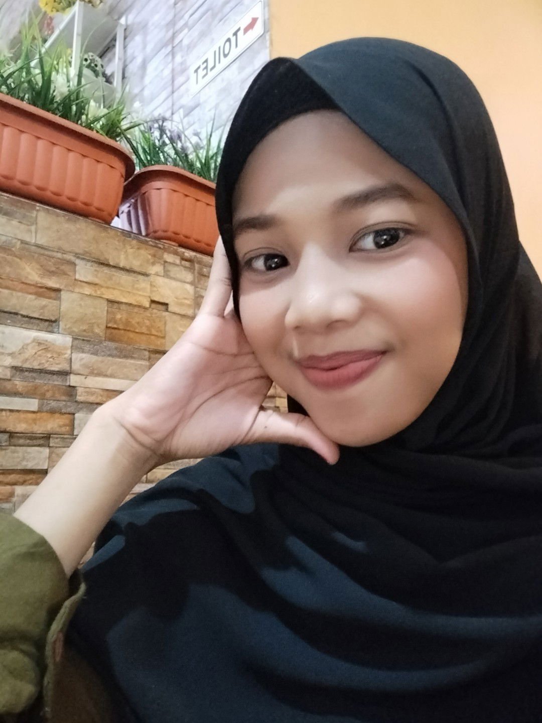 Sella Angraini profile icon