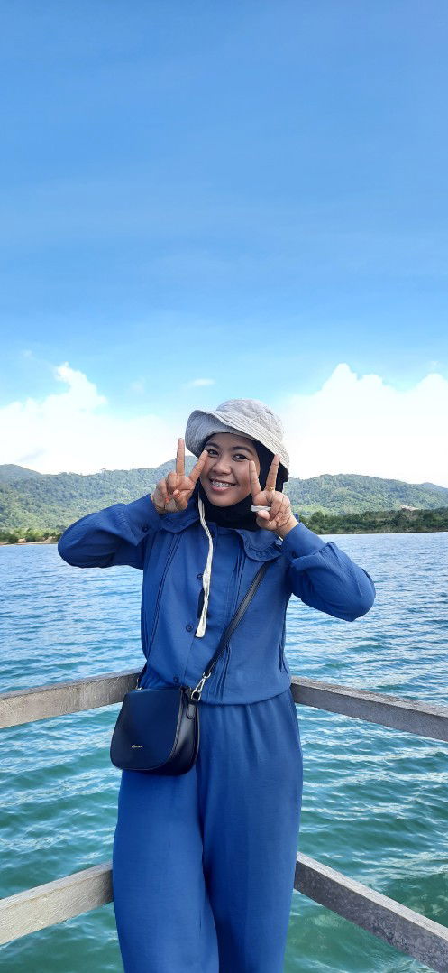 Yolanda Sherly profile icon