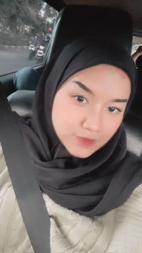 yuli febrianti profile icon