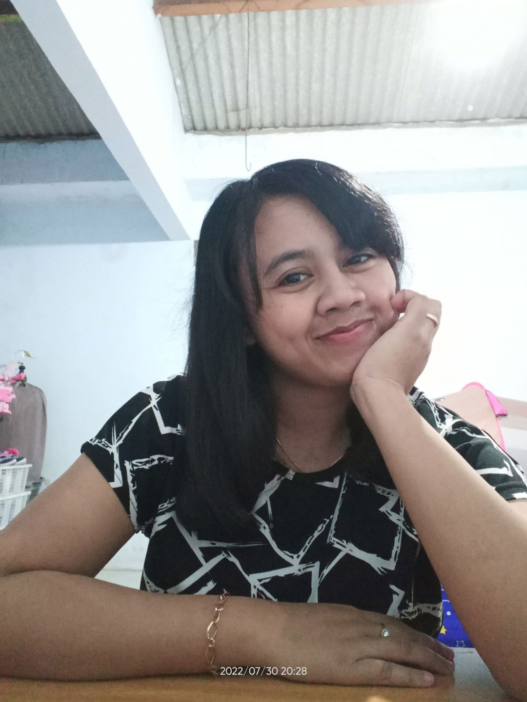 NILA PRIAGUSTIN profile icon