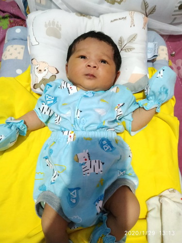 anak kalian di bedong sampe usia brp?