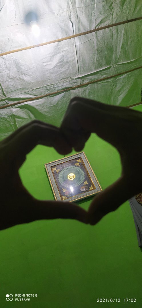 Putri Ave profile icon