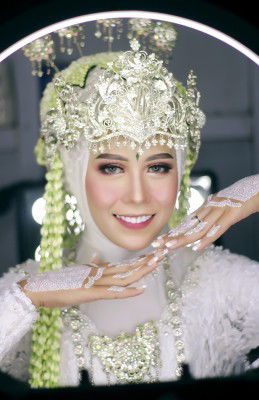 Chyntia Tresna devi profile icon