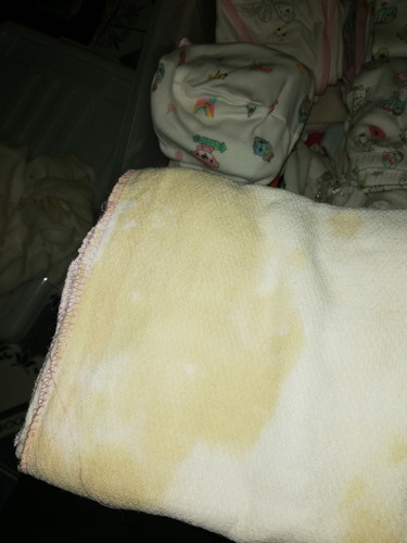 naninilaw na mga damit .