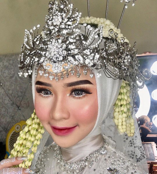 Feny Alvionita profile icon