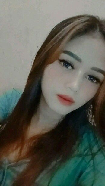 Yulia Sari profile icon