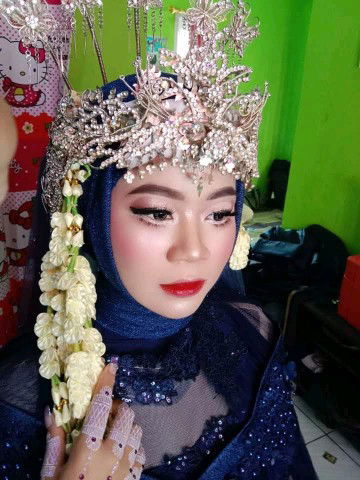 Shintiya Sari profile icon