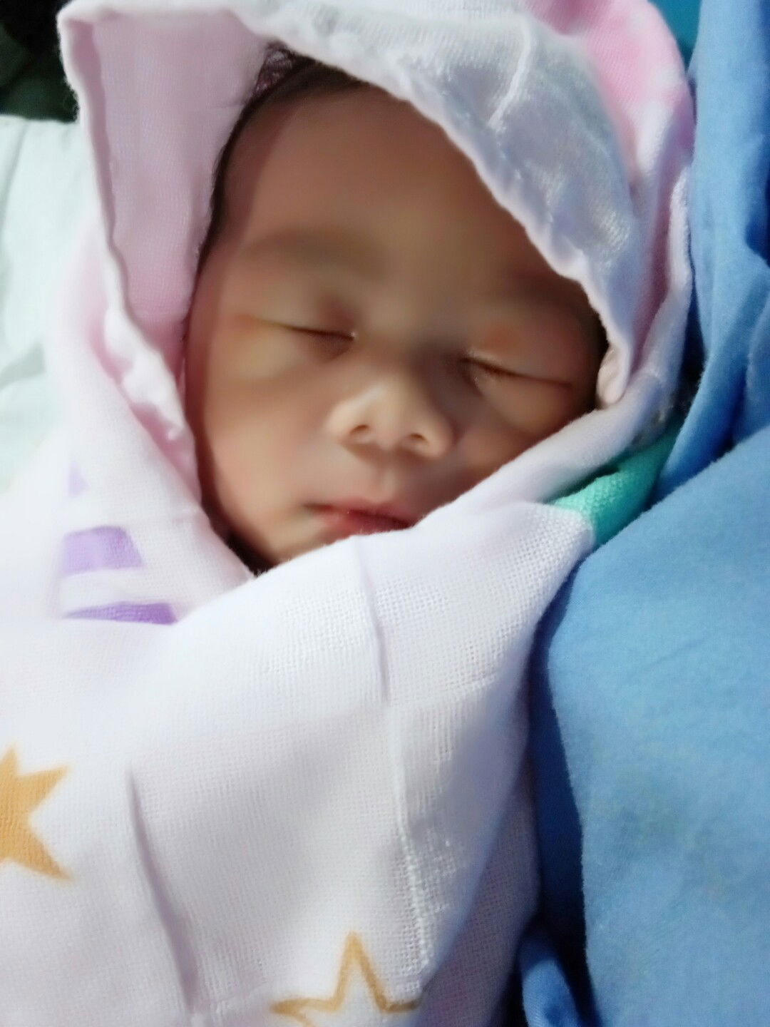 ลูกสาวมาแล้วค่ะ กำหนด12 พย แต่มาวันที่3 พย 38วีค 5วัน