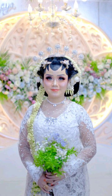 maya safitri profile icon