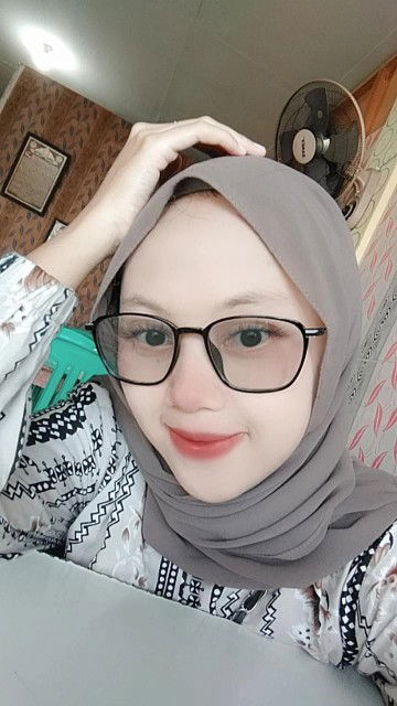 Ade Herni Cahyani profile icon