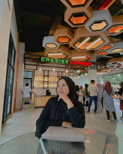 Vella Oktarina profile icon