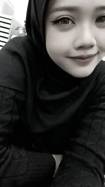 scha hanif profile icon