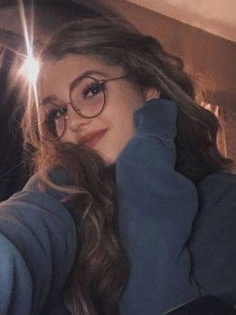 aghnia putri profile icon