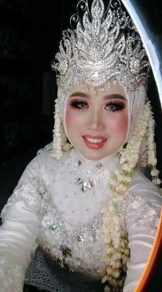 Reni Pujianti profile icon