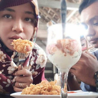 tri yuliani profile icon