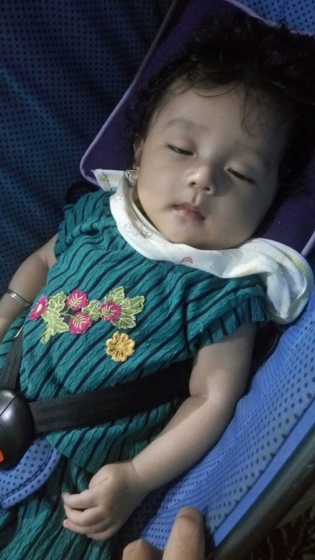 bayi 4 bulan suka tidur terlentang